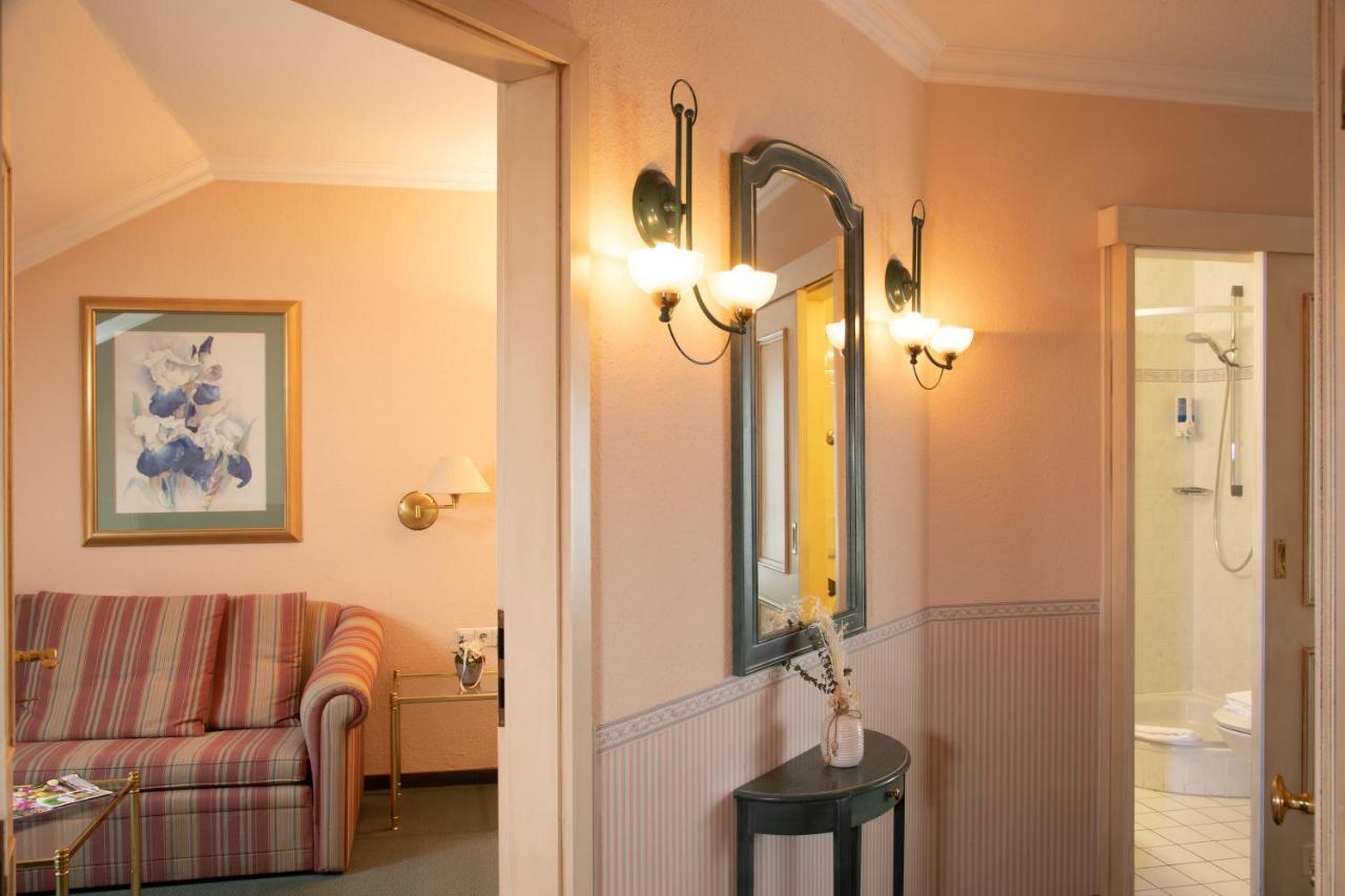 Hotel Alter Weissbraeu バート・ビルンバッハ エクステリア 写真