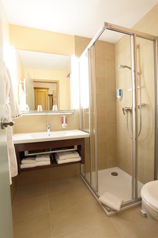 Hotel Alter Weissbraeu バート・ビルンバッハ エクステリア 写真